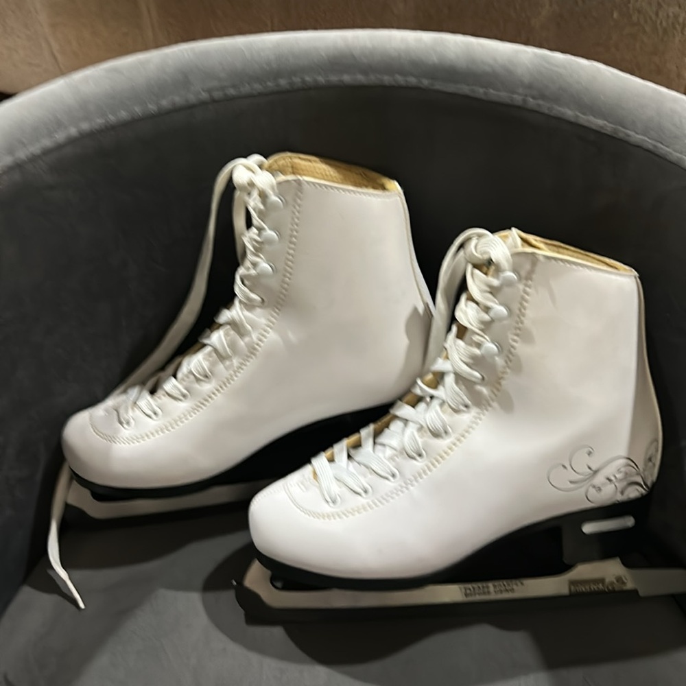 Girls Ice Skates - White - Bladerunner Solstice - worn once - Picture 2 of 6